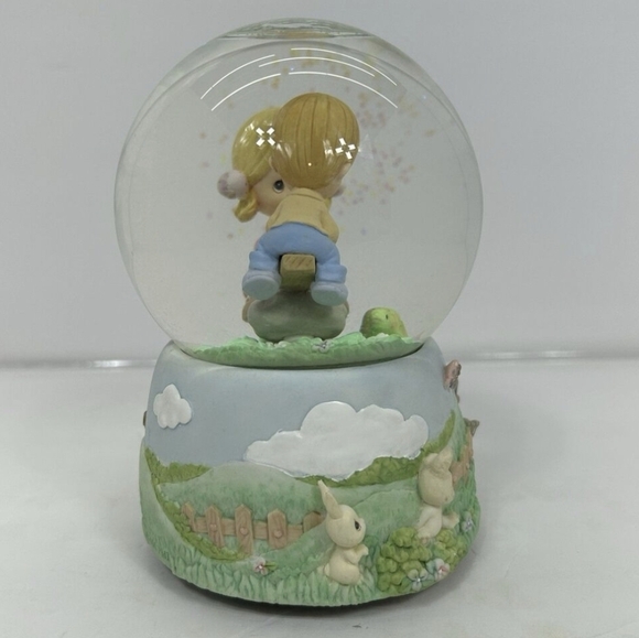 Precious Moments While Walking In The Park One Day Musical Snow Globe 5.5" Tall - Picture 7 of 10
